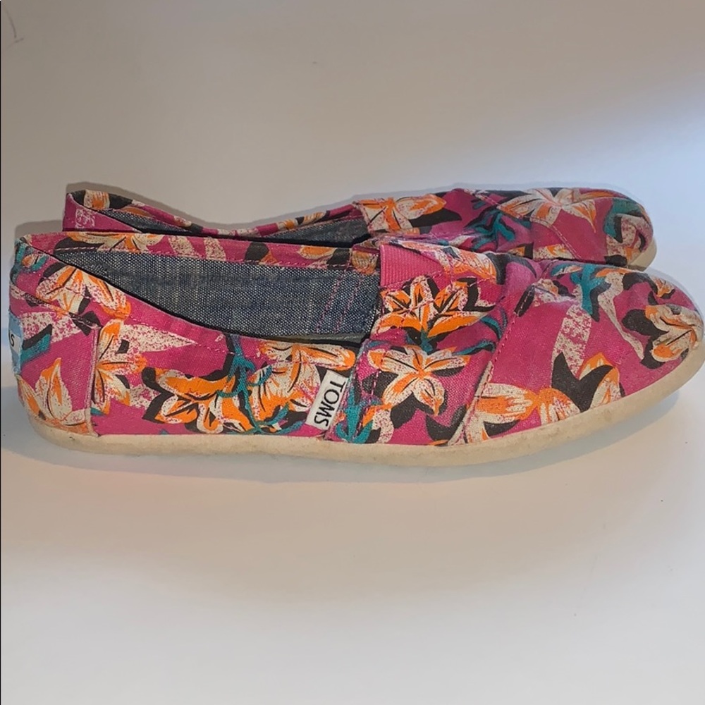 Women’s Toms shoes